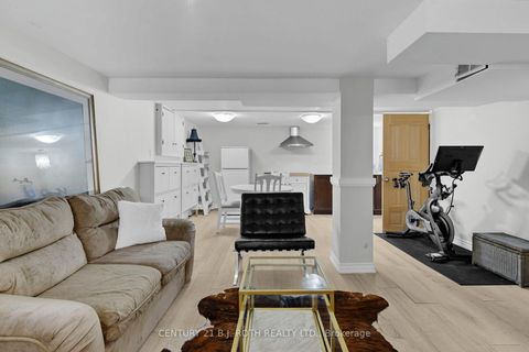 Photo 22 at 14 ST VINCENT Street, North Shore, Barrie