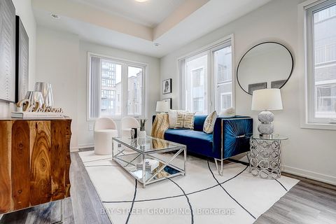 Photo 7 at TH 62 - 31 Honeycrisp Crescent, Vaughan Corporate Centre, Vaughan