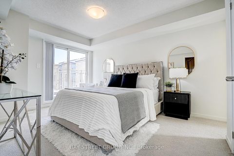 Photo 8 at TH 62 - 31 Honeycrisp Crescent, Vaughan Corporate Centre, Vaughan