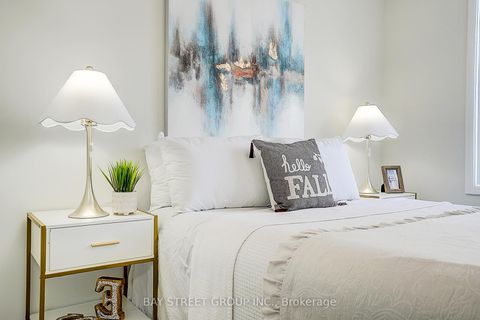 Photo 12 at TH 62 - 31 Honeycrisp Crescent, Vaughan Corporate Centre, Vaughan