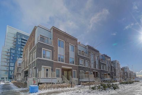 Photo 18 at TH 62 - 31 Honeycrisp Crescent, Vaughan Corporate Centre, Vaughan