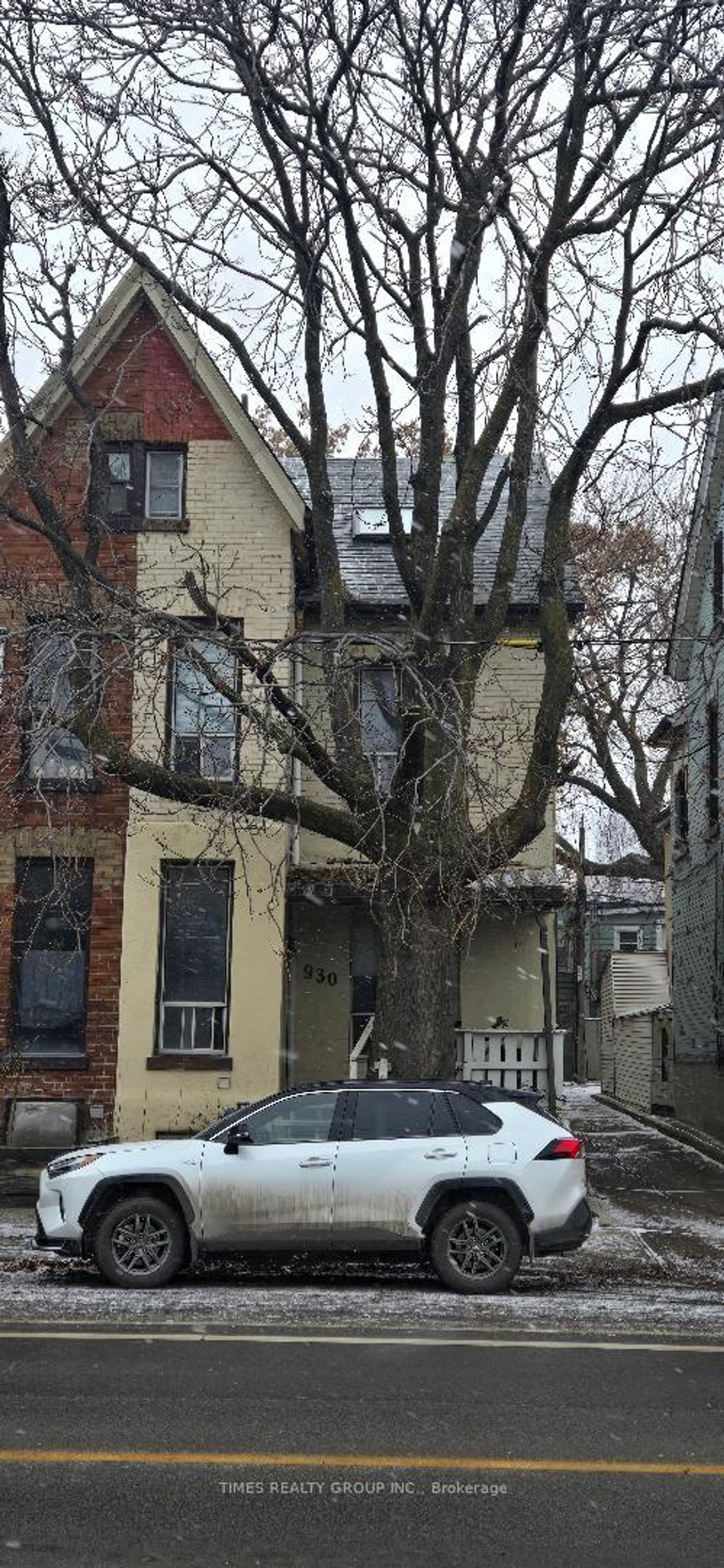 930 Dundas Street E, South Riverdale, Toronto 