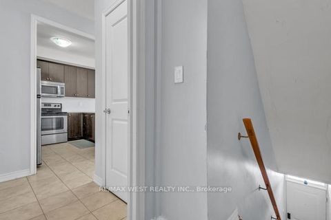 Photo 5 at 9 - 9601 Jane Street, Maple, Vaughan