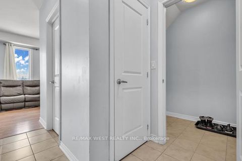 Photo 6 at 9 - 9601 Jane Street, Maple, Vaughan