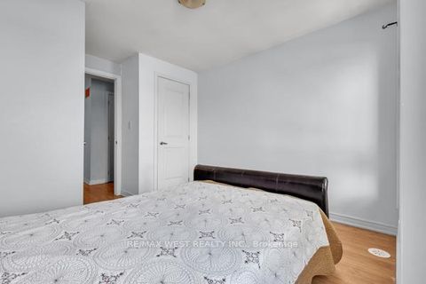 Photo 32 at 9 - 9601 Jane Street, Maple, Vaughan