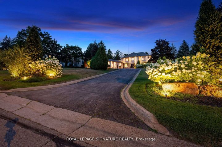 Photo 2 at 75 Rachelle Court, Kleinburg, Vaughan