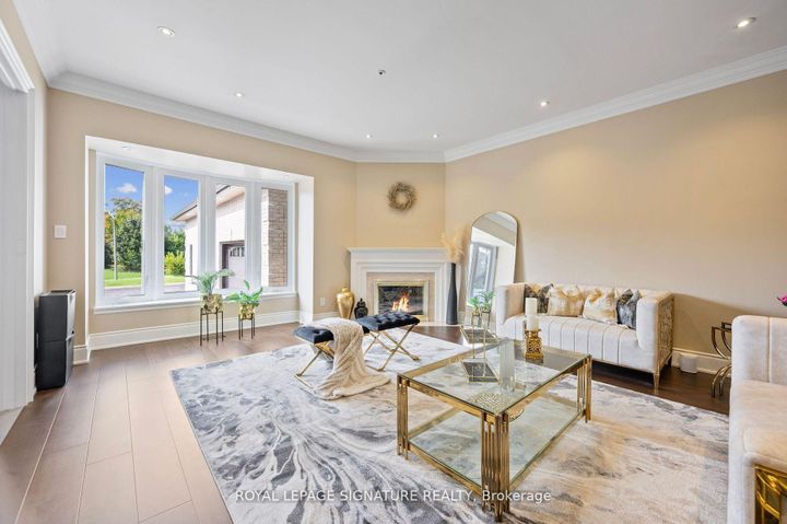 Photo 7 at 75 Rachelle Court, Kleinburg, Vaughan