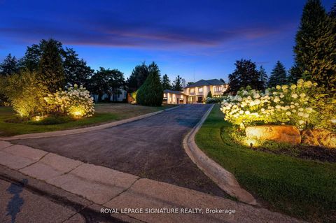 Photo 2 at 75 Rachelle Court, Kleinburg, Vaughan