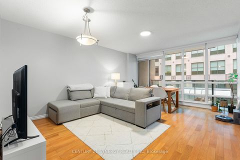 Photo 4 at 306 - 263 Wellington Street W, Waterfront Communities C1, Toronto