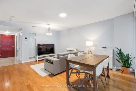 Photo 10 at 306 - 263 Wellington Street W, Waterfront Communities C1, Toronto