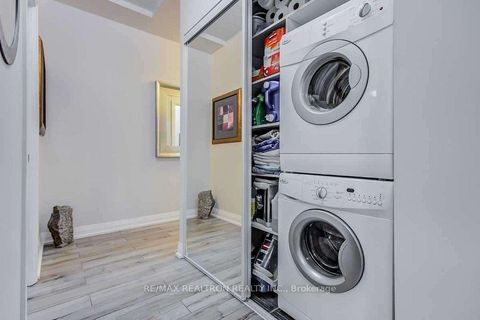 Photo 12 at 105 - 75 North Park Road, Beverley Glen, Vaughan