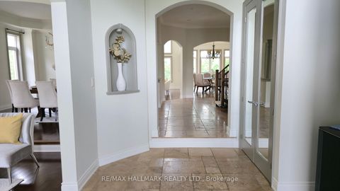 Photo 4 at 383 Paradelle Drive, Oak Ridges Lake Wilcox, Richmond Hill