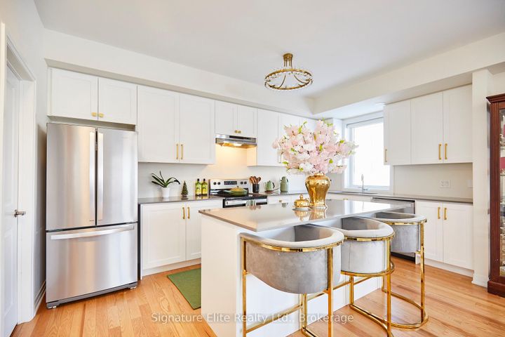 Photo 5 at 8 - 70 Baynes Way, Bradford, Bradford West Gwillimbury