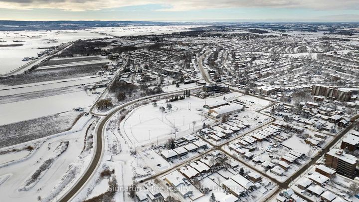 Photo 37 at 8 - 70 Baynes Way, Bradford, Bradford West Gwillimbury