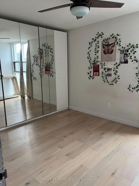 Photo 8 at 2201 - 40 Homewood Avenue, South St. James Town, Toronto