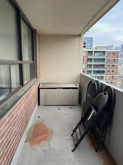 Photo 10 at 2201 - 40 Homewood Avenue, South St. James Town, Toronto