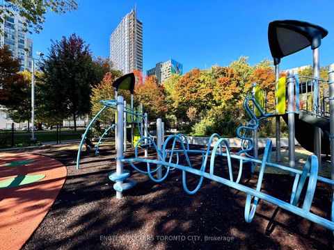 Photo 10 at 167 Carlton Street, Moss Park, Toronto