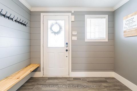 Photo 2 at 28 Raymond Crescent, Painswick South, Barrie