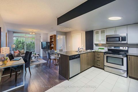 Photo 12 at 114 - 812 Lansdowne Avenue, Junction, Toronto