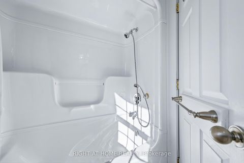 Photo 17 at 44 Newton Street, Wellington, Barrie