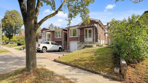 Photo 1 at 15 Thistlewaite Crescent, Malvern West, Toronto