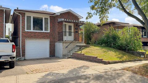 Photo 2 at 15 Thistlewaite Crescent, Malvern West, Toronto