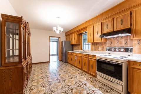 Photo 7 at 205 Markham Street, Bellwoods, Toronto