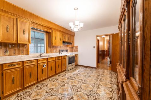 Photo 8 at 205 Markham Street, Bellwoods, Toronto