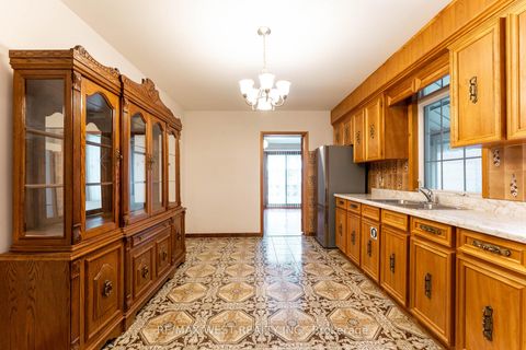 Photo 9 at 205 Markham Street, Bellwoods, Toronto