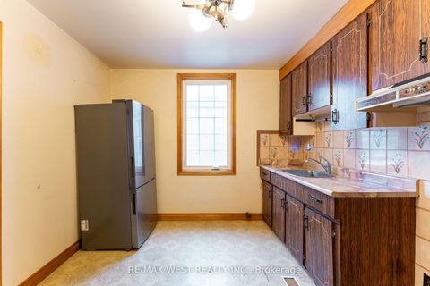 Photo 15 at 205 Markham Street, Bellwoods, Toronto