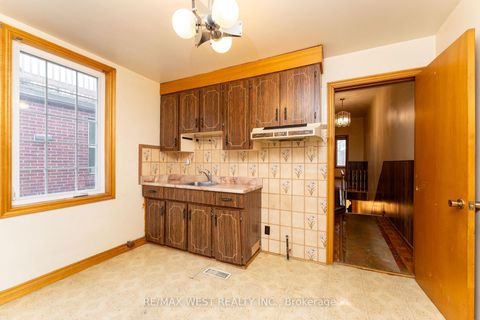 Photo 16 at 205 Markham Street, Bellwoods, Toronto