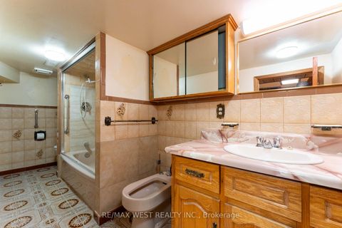 Photo 30 at 205 Markham Street, Bellwoods, Toronto