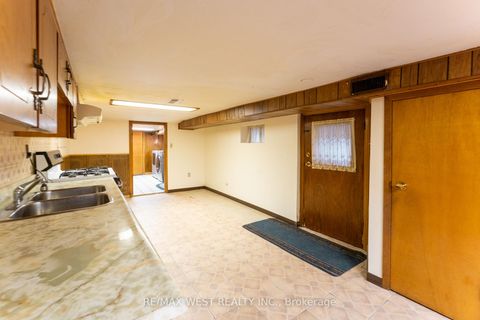 Photo 34 at 205 Markham Street, Bellwoods, Toronto