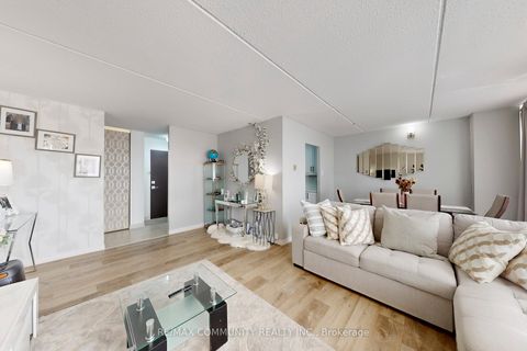 Photo 11 at 213 - 2 Glamorgan Avenue, Dorset Park, Toronto