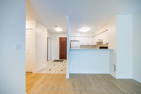 Photo 11 at 107 - 28 Pemberton Avenue, Newtonbrook East, Toronto