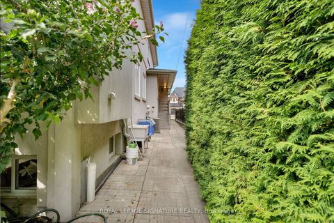 Photo 39 at 31 Lawrie Road, Beverley Glen, Vaughan