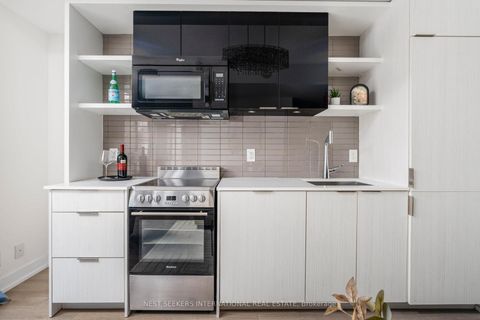 Photo 14 at 303 - 6 Parkwood Avenue, Casa Loma, Toronto