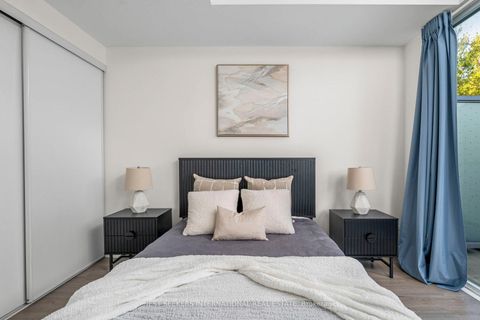 Photo 20 at 303 - 6 Parkwood Avenue, Casa Loma, Toronto