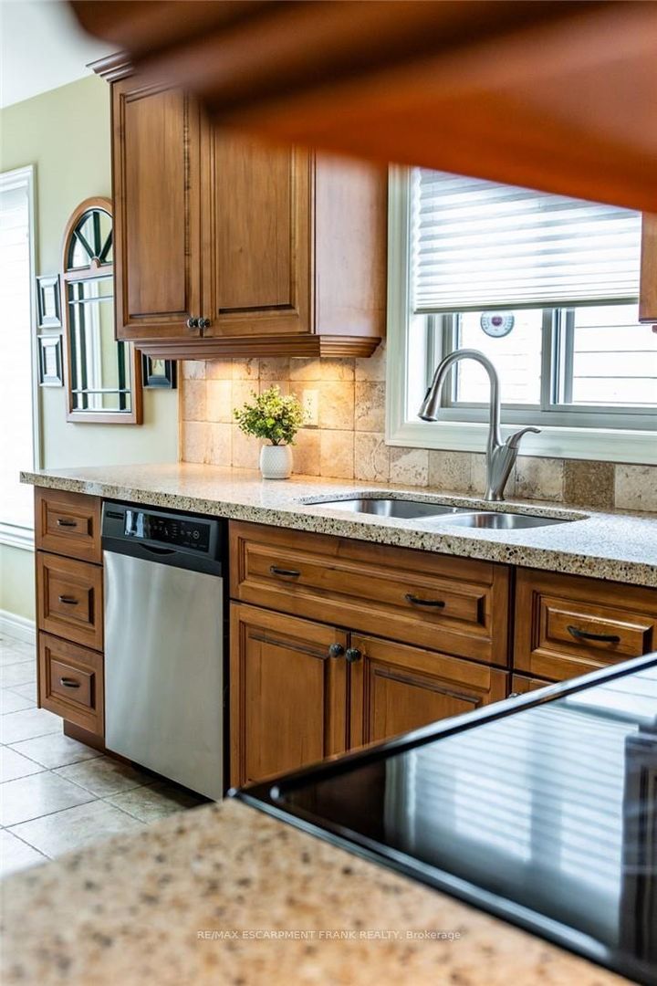 Photo 33 at 345 Southcote Road, Ancaster, Hamilton