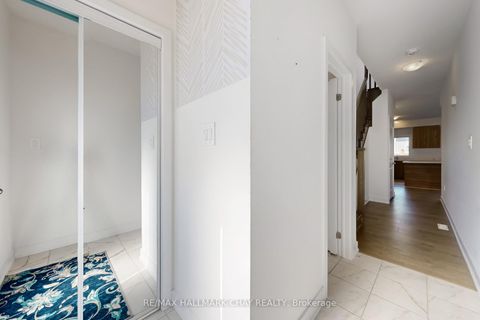 Photo 3 at 37 Turnberry Lane, Painswick South, Barrie