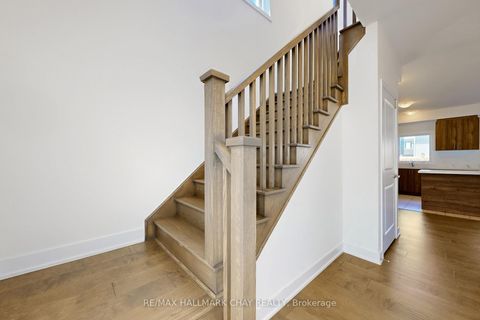 Photo 11 at 37 Turnberry Lane, Painswick South, Barrie