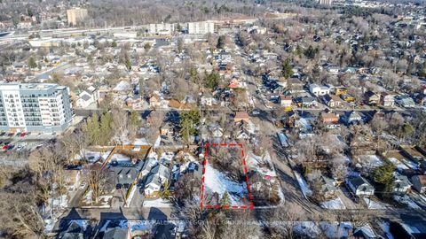 Photo 2 at 40 Perry Street, Queen's Park, Barrie