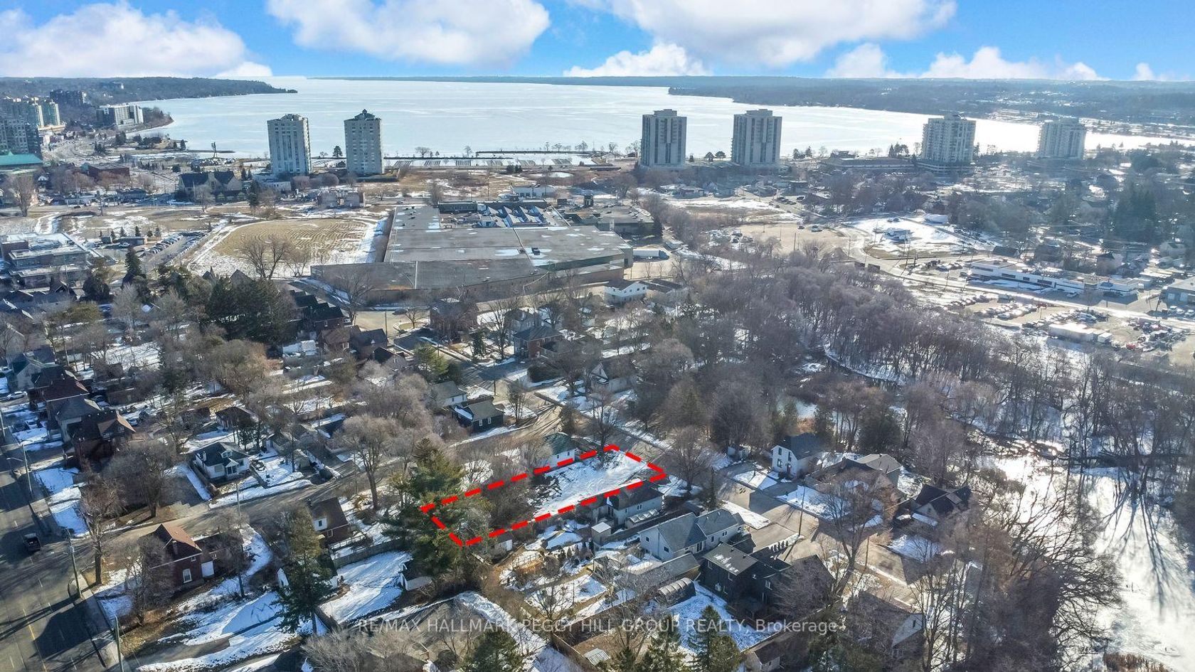 40 Perry Street, Queen