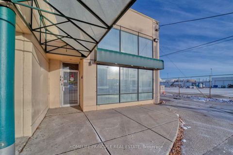 Photo 2 at 1 - 1270 Finch Avenue W, York University Heights, Toronto