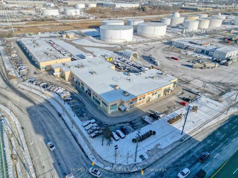 Photo 7 at 1 - 1270 Finch Avenue W, York University Heights, Toronto