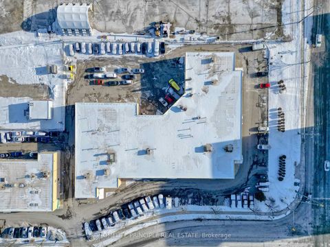 Photo 9 at 1 - 1270 Finch Avenue W, York University Heights, Toronto