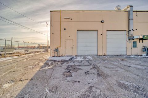 Photo 13 at 1 - 1270 Finch Avenue W, York University Heights, Toronto