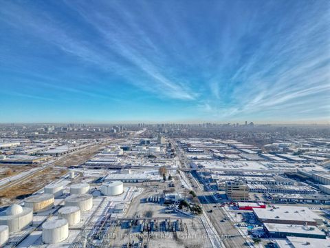 Photo 15 at 1 - 1270 Finch Avenue W, York University Heights, Toronto