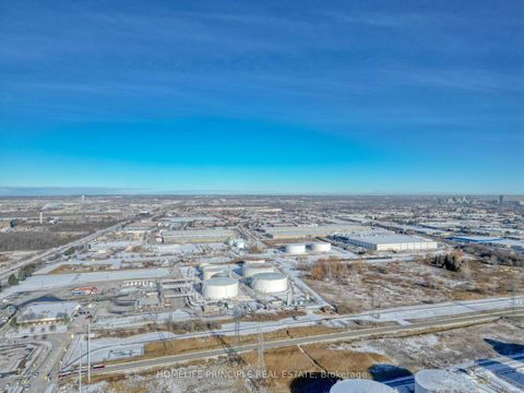 Photo 16 at 1 - 1270 Finch Avenue W, York University Heights, Toronto