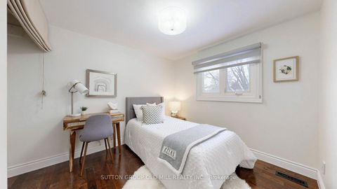 Photo 9 at 20 Springburn Crescent, Aurora Highlands, Aurora